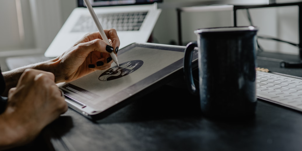 Crebs vs Fiverr: qual è la piattaforma giusta per trovare creativi italiani?