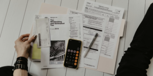 Come si gestiscono le tasse da freelance in Italia? Guida pratica per creativi e marketer (2026)