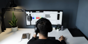 AI Designer: cosa fa, quanto guadagna e come diventarlo nel 2026